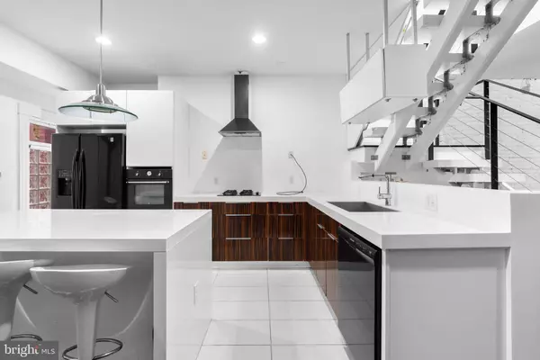 2402 SAINT PAUL ST, Baltimore, MD 21218