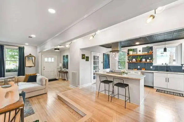 6200 FONTAINEBLEAU DR, New Orleans, LA 70125