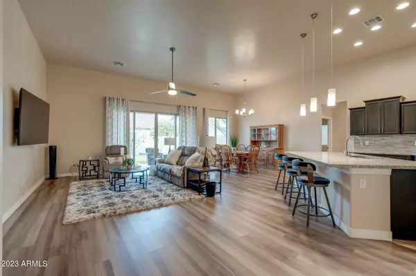 804 W CALDWELL Street, Phoenix, AZ 85041