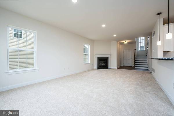 206 HAMPTON CT, Harleysville, PA 19438