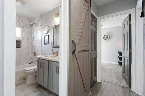 332 Avalon DR, Vista, CA 92084