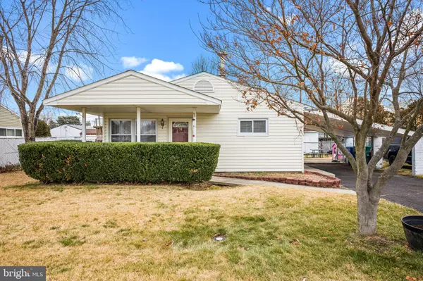 14 DEWBERRY LN, Levittown, PA 19055