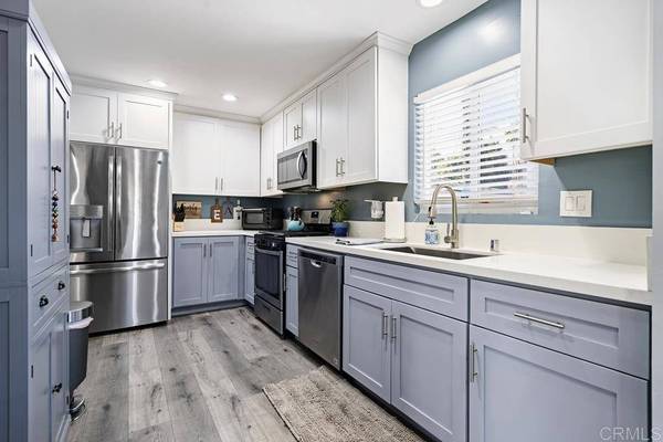 332 Avalon DR, Vista, CA 92084