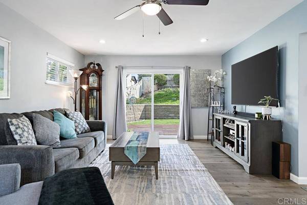 332 Avalon DR, Vista, CA 92084