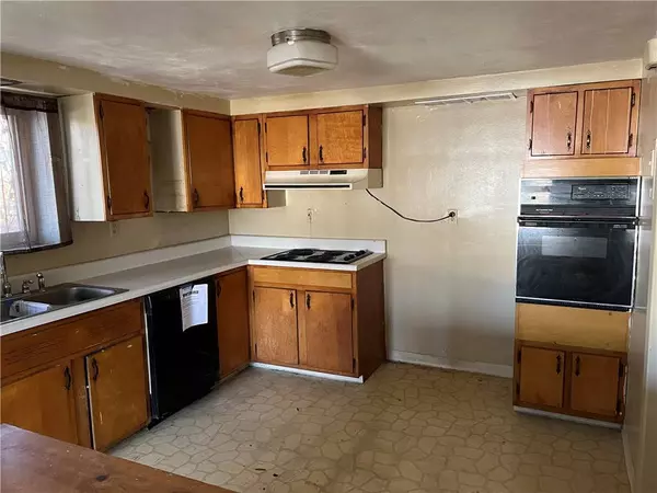 1185 Saint Vincent Dr, Monroeville, PA 15146