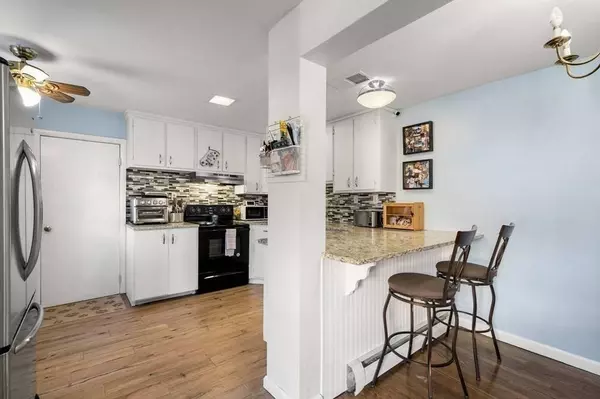 4 Overlea Ave, Peabody, MA 01960