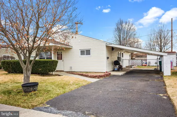 14 DEWBERRY LN, Levittown, PA 19055