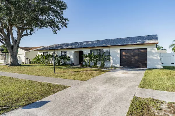 3589 N Libby DR, West Palm Beach, FL 33406