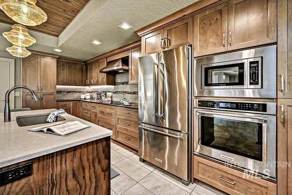 834 E Curling Dr, Boise, ID 83702