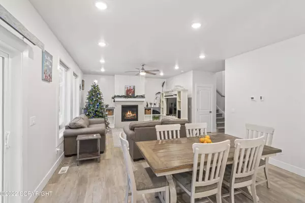 2380 E Grizzly Bear DR, Wasilla, AK 99654