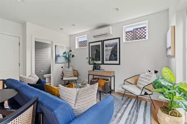 342 17th AVE E, Seattle, WA 98112