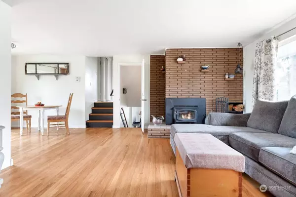 901 NE Netlam LN, Oak Harbor, WA 98277