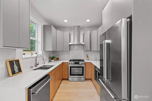 7029 Ravenna AVE NE, Seattle, WA 98115