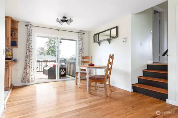 901 NE Netlam LN, Oak Harbor, WA 98277