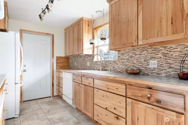 901 NE Netlam LN, Oak Harbor, WA 98277