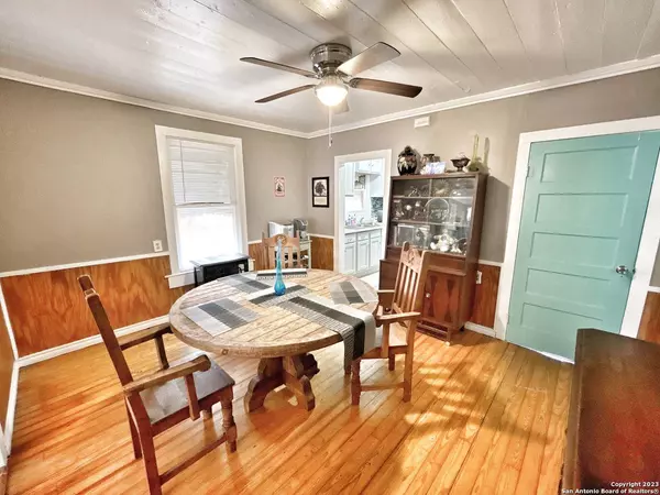 127 Avondale Ave, San Antonio, TX 78223