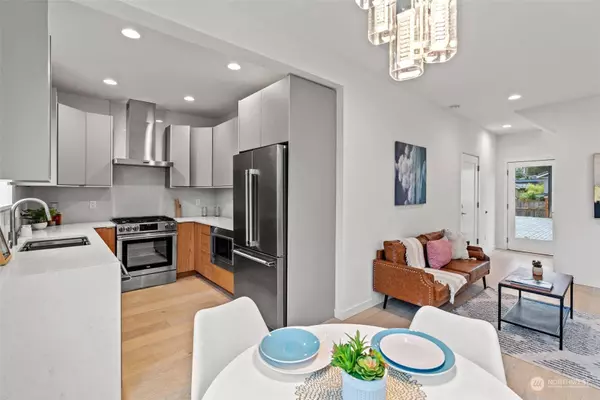 7029 Ravenna AVE NE, Seattle, WA 98115