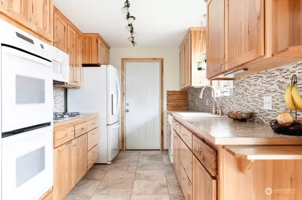 901 NE Netlam LN, Oak Harbor, WA 98277