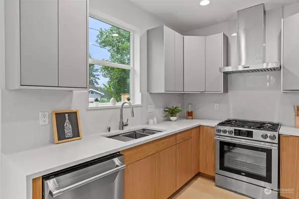 7029 Ravenna AVE NE, Seattle, WA 98115