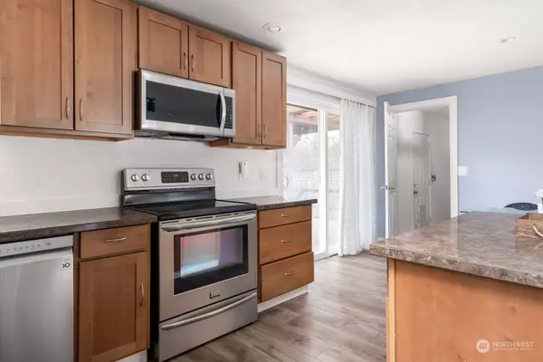 1132 Ridgeway DR, Oak Harbor, WA 98277