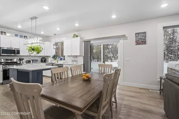 2380 E Grizzly Bear DR, Wasilla, AK 99654