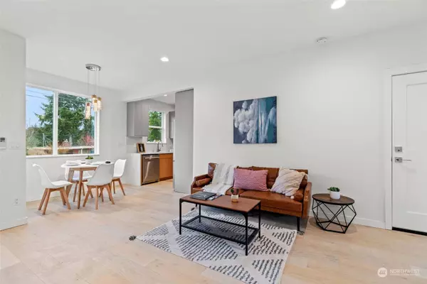 7029 Ravenna AVE NE, Seattle, WA 98115