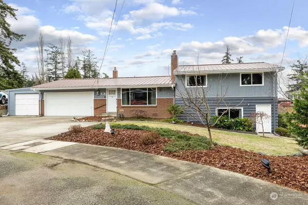 901 NE Netlam LN, Oak Harbor, WA 98277