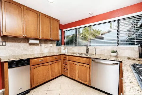 3705 Gum Tree Gln, Escondido, CA 92025