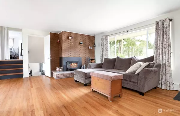 901 NE Netlam LN, Oak Harbor, WA 98277