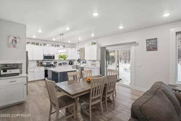 2380 E Grizzly Bear DR, Wasilla, AK 99654