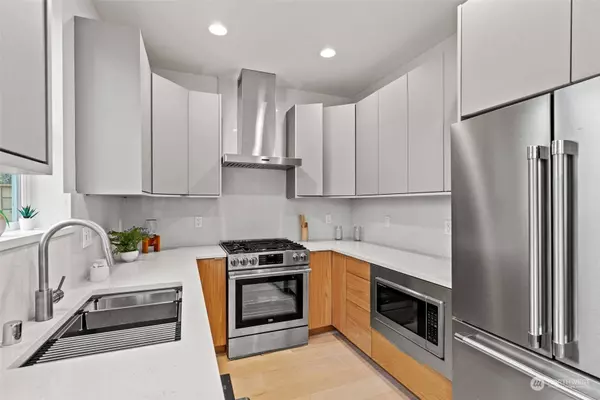 7029 Ravenna AVE NE, Seattle, WA 98115