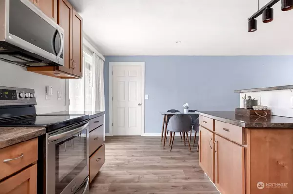 1132 Ridgeway DR, Oak Harbor, WA 98277