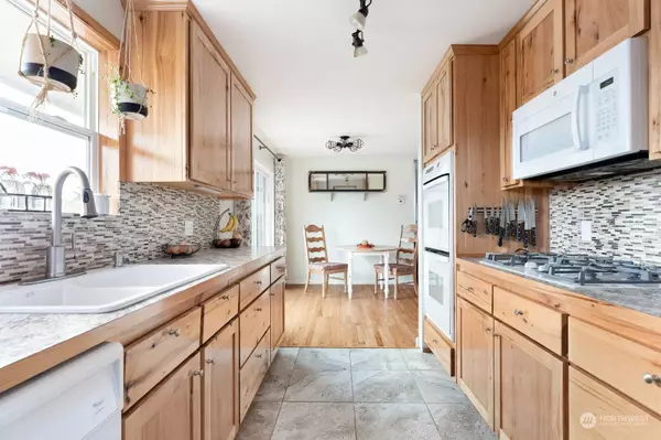 901 NE Netlam LN, Oak Harbor, WA 98277