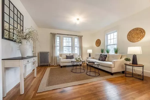 33 Buckingham Rd, North Andover, MA 01845