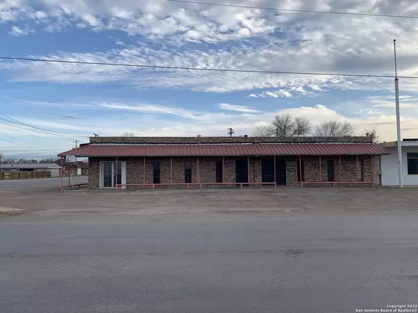 1802 7th Ave, Crystal City, TX 78839