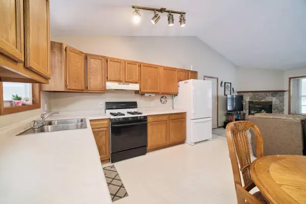 17 Willow Wood Drive, Muskegon, MI 49442