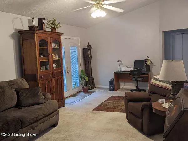 4314 Jeffers Dr, New Albany, IN 47150