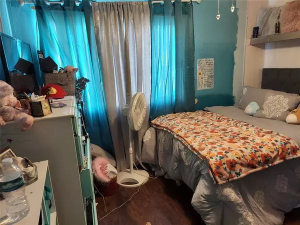 5025 76TH ST N, St Petersburg, FL 33709