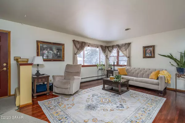 615 CAMPBELL Drive, Grand Forks, ND 58201