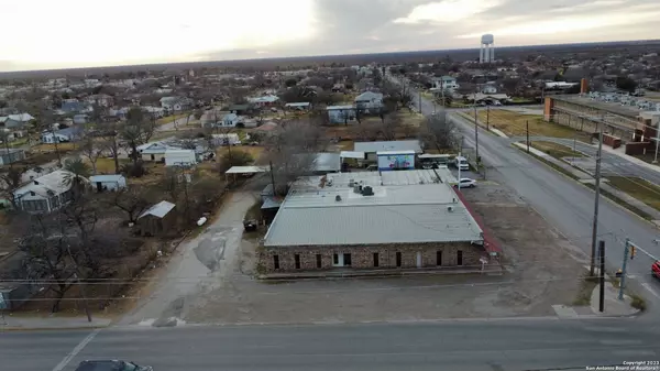 1802 7th Ave, Crystal City, TX 78839