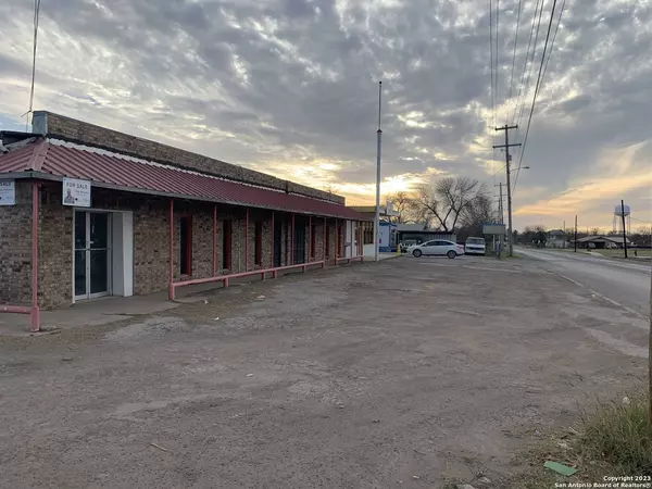 1802 7th Ave, Crystal City, TX 78839