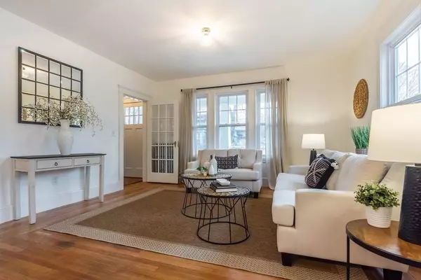 33 Buckingham Rd, North Andover, MA 01845