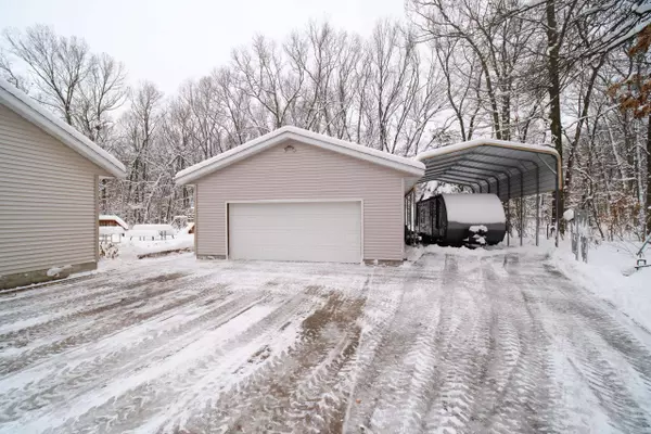 17 Willow Wood Drive, Muskegon, MI 49442