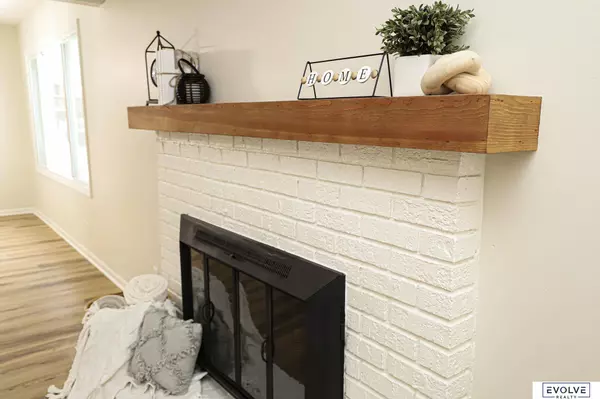 9356 Pratt Circle, Omaha, NE 68134