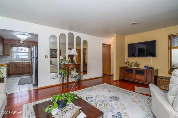 615 CAMPBELL Drive, Grand Forks, ND 58201