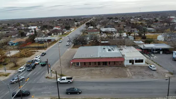 1802 7th Ave, Crystal City, TX 78839