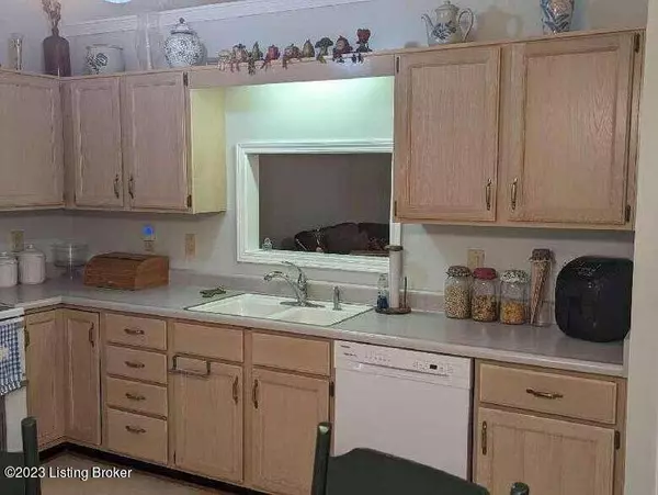 4314 Jeffers Dr, New Albany, IN 47150