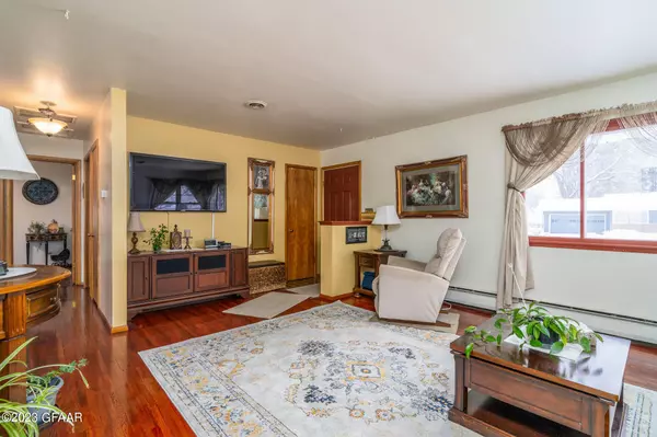 615 CAMPBELL Drive, Grand Forks, ND 58201