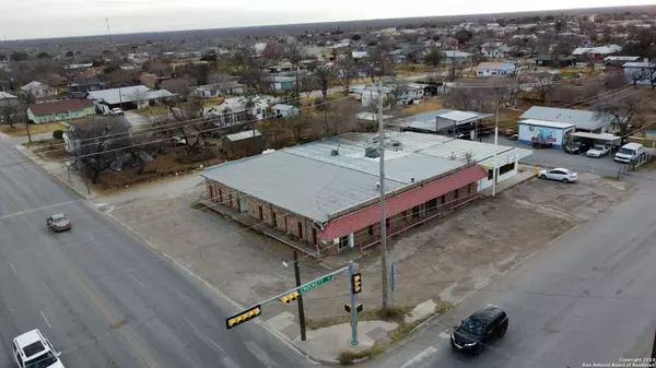 1802 7th Ave, Crystal City, TX 78839