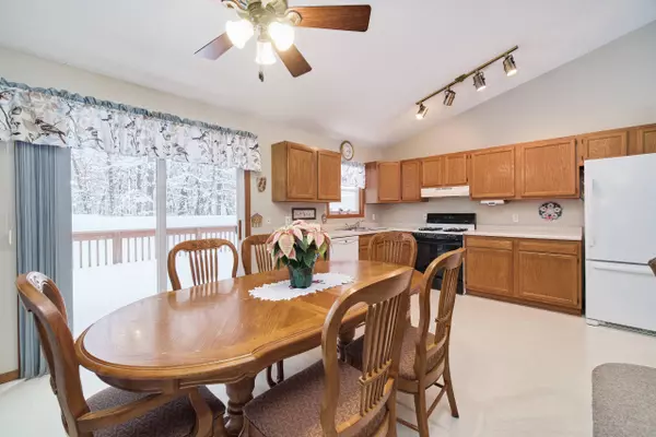 17 Willow Wood Drive, Muskegon, MI 49442